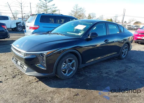 2025 Kia K4 Lxs z USA, uszkodzony, nr VIN 3KPFT4DE9SE029652